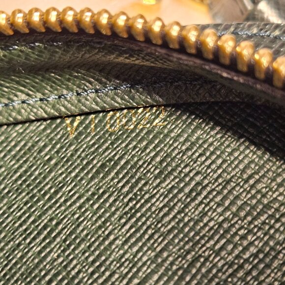 Louis Vuitton Green Taiga Leather Clutch - Picture 4 of 17